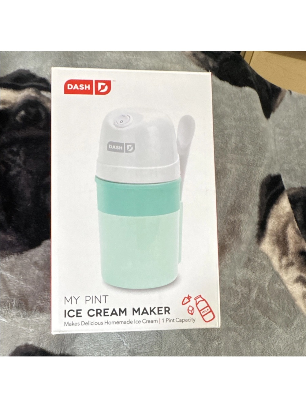 DASH My Pint Ice Cream Maker 1 Pint Green/White Freezer Bowl 100W DPIC100GBAQ04